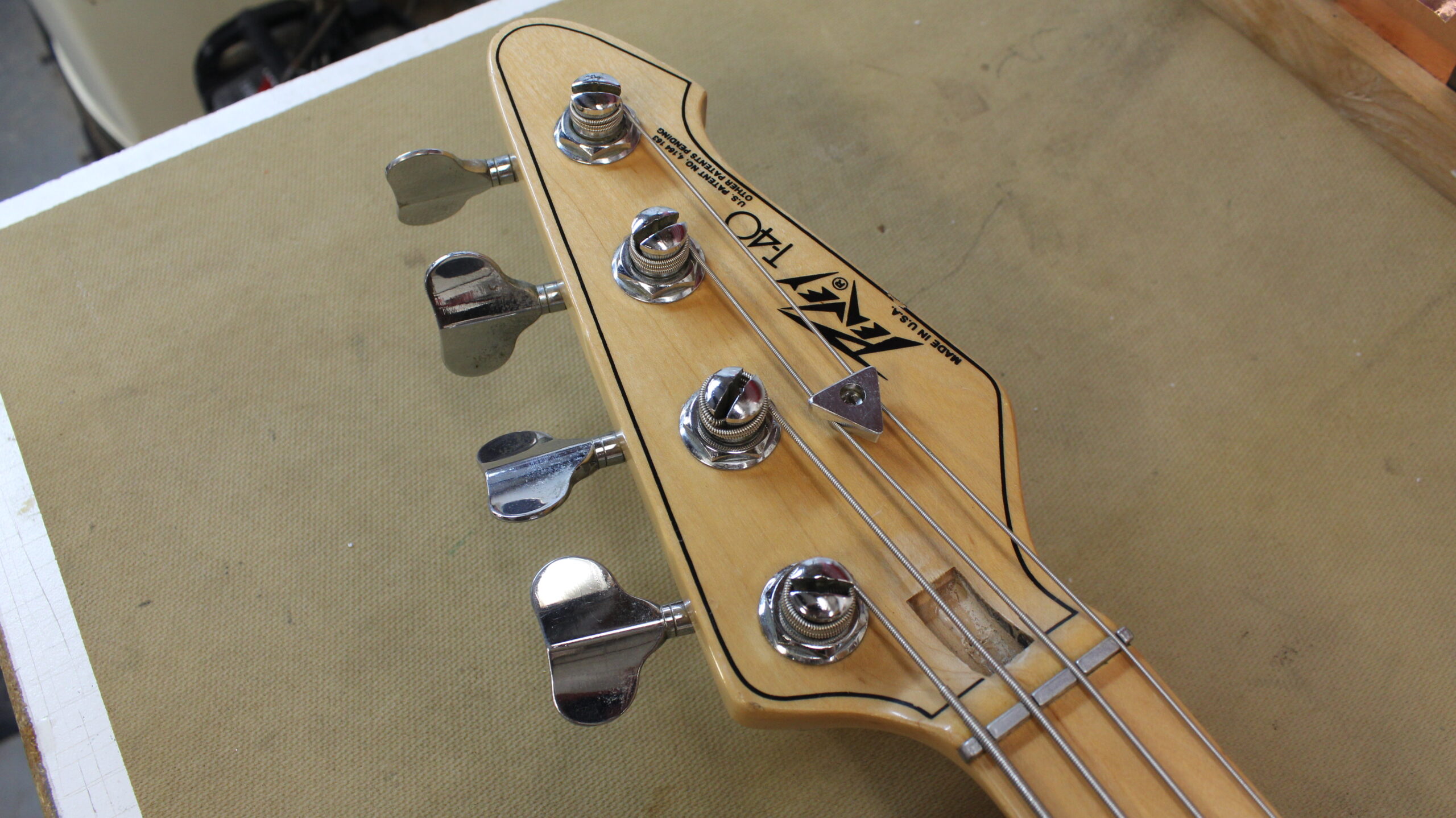 Peavey T40 Headstock